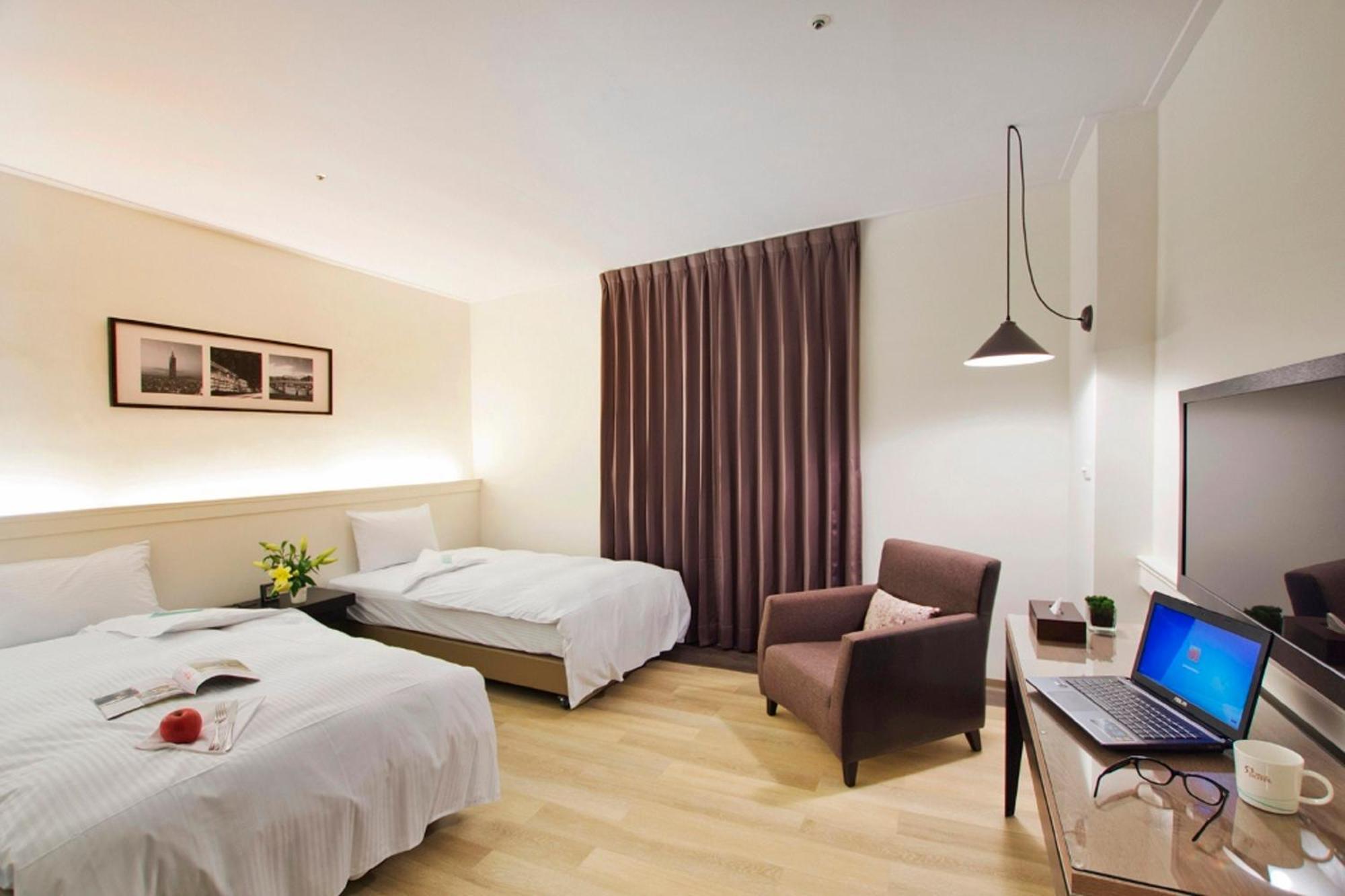 53 Hotel Тайджун Екстериор снимка