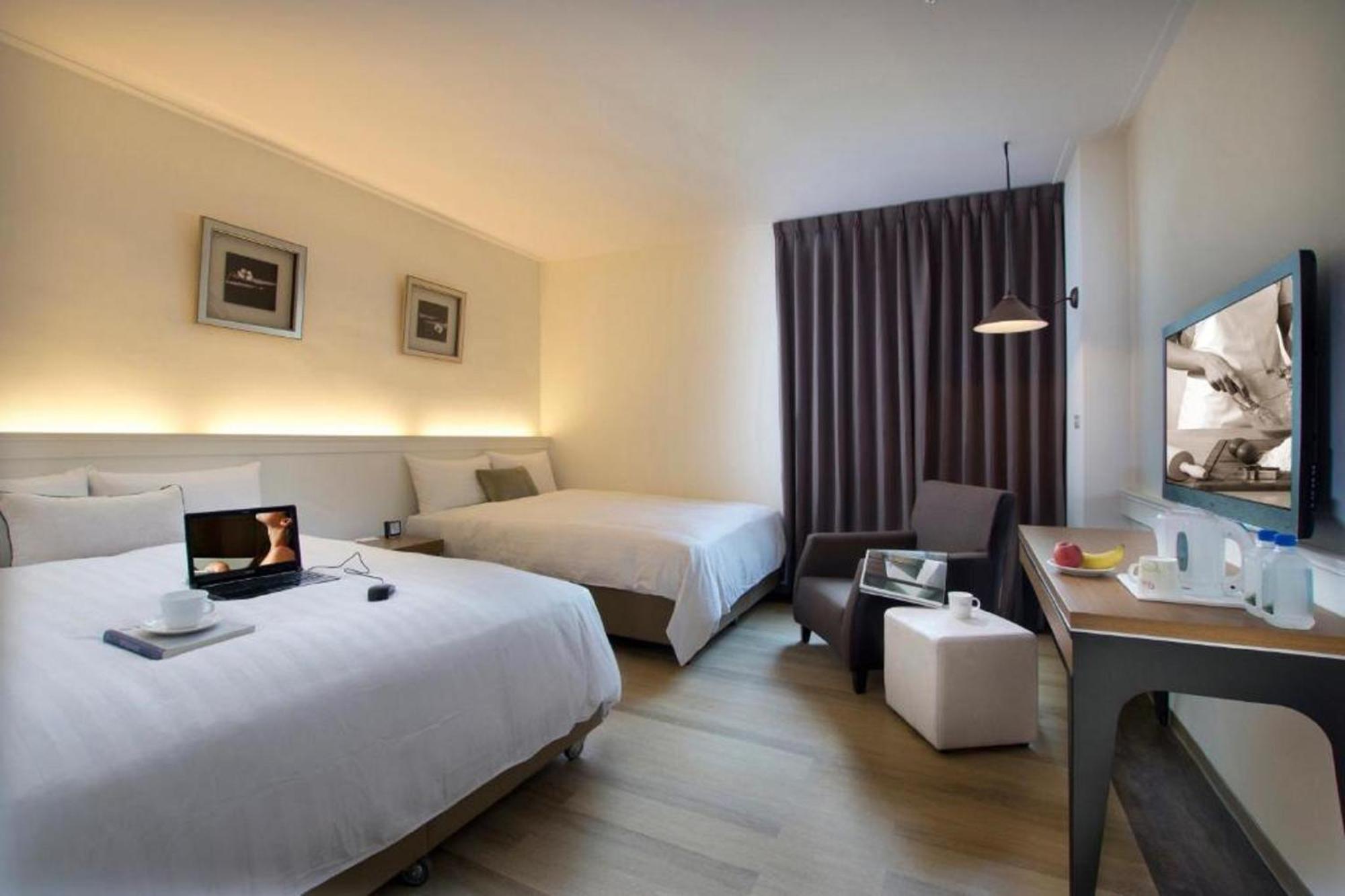 53 Hotel Тайджун Екстериор снимка